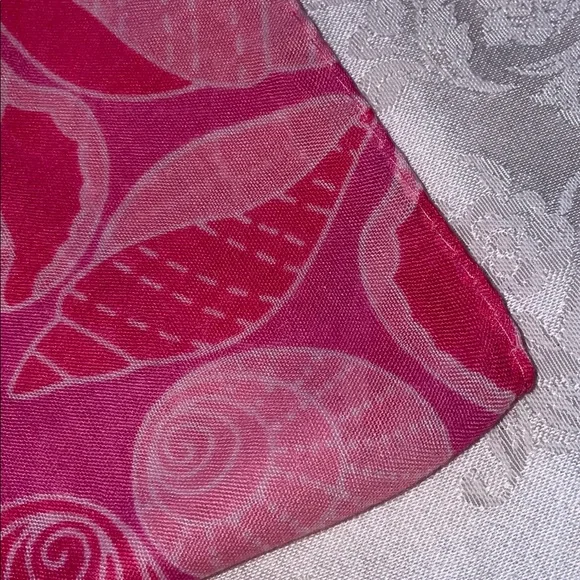 Vintage Pink Seashell Patterned Scarf. - Picture 2 of 2